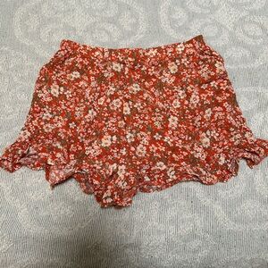 American Eagle floral flowy shorts 🌸
